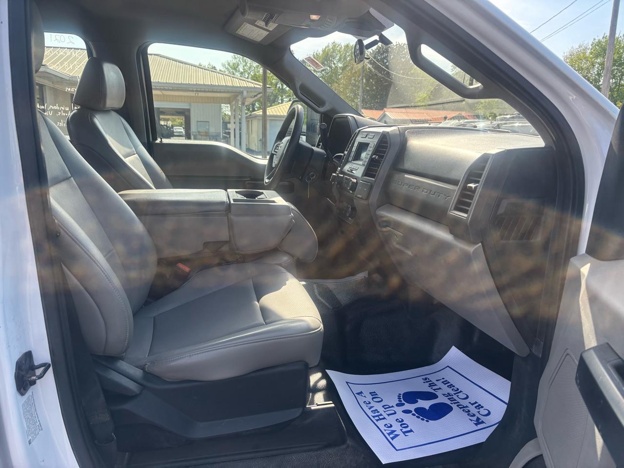 Ford Super Duty F-350 DRW XL 4WD Crew Cab 179" WB 60" CA 2021