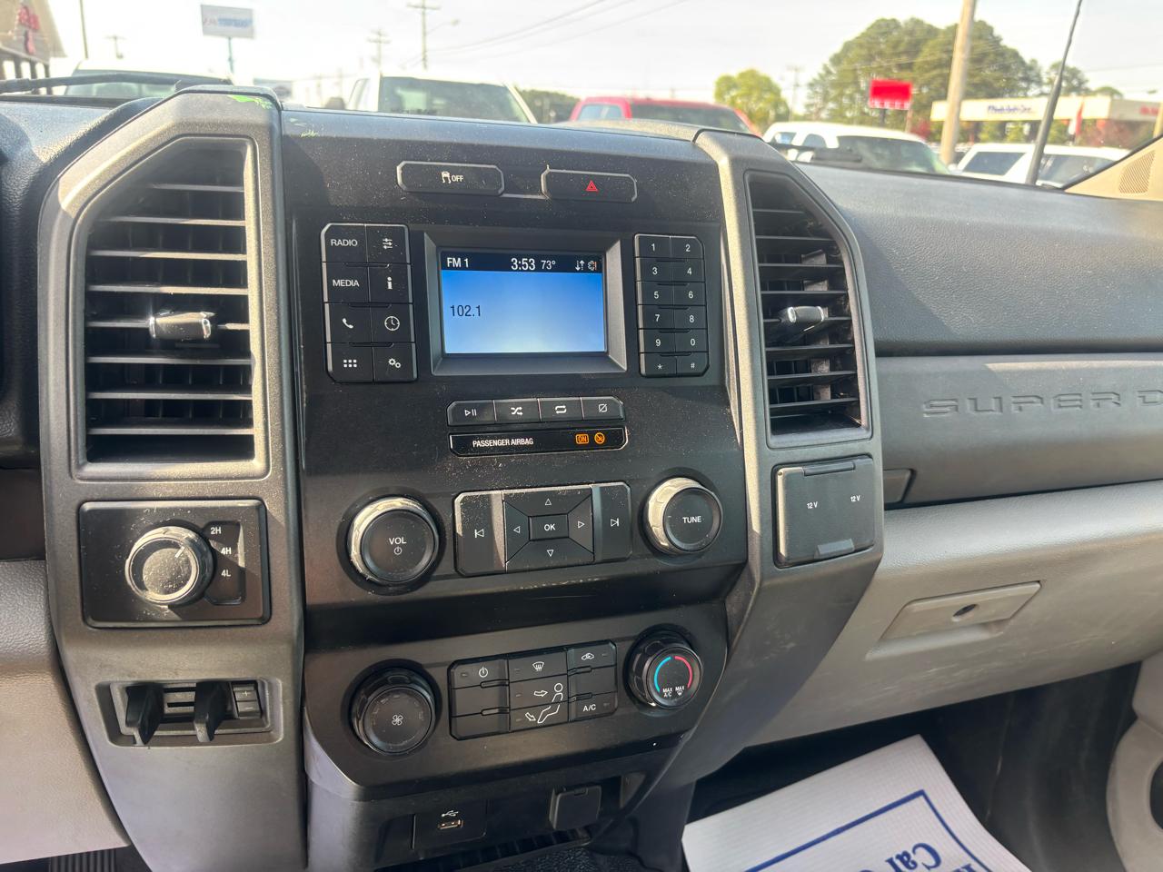 Ford Super Duty F-350 DRW XL 4WD Crew Cab 179" WB 60" CA 2021