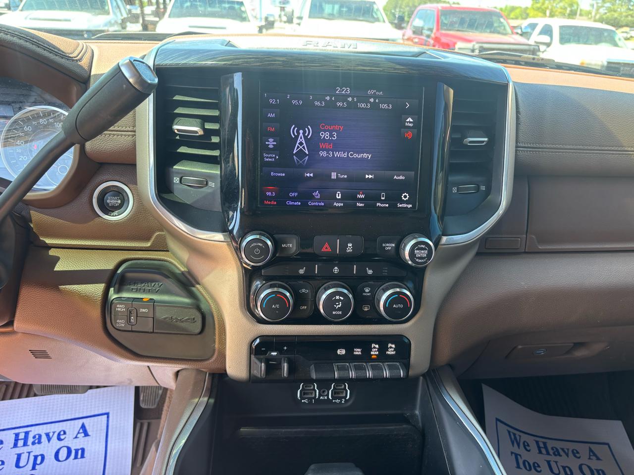 RAM 2500 Laramie 4x4 Crew Cab 6'4" Box 2020