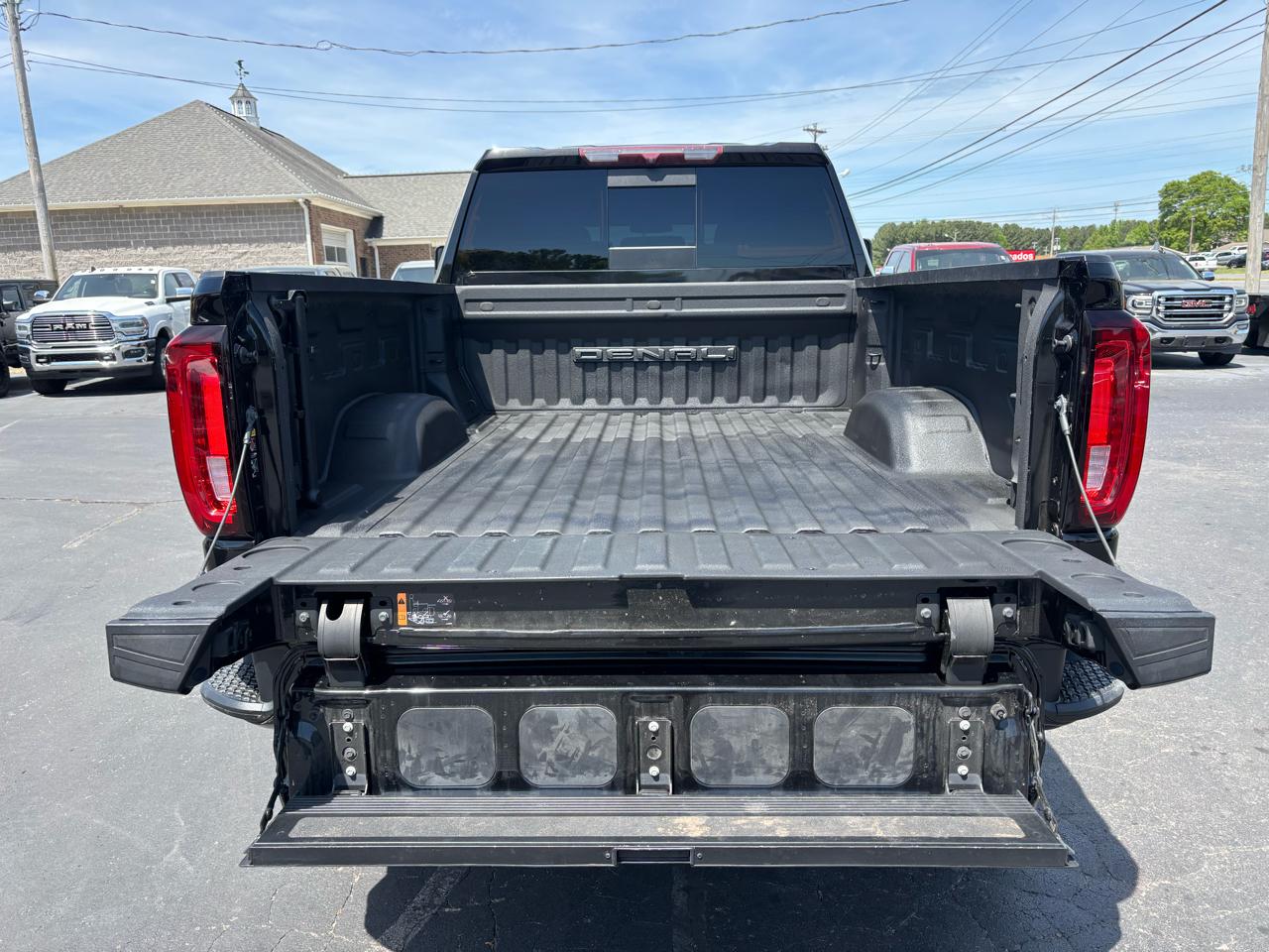 GMC Sierra 2500HD 4WD Crew Cab 159" Denali 2022