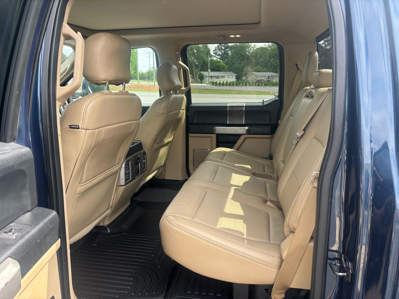 Ford Super Duty F-350 DRW Lariat 4WD Crew Cab 8' Box 2017