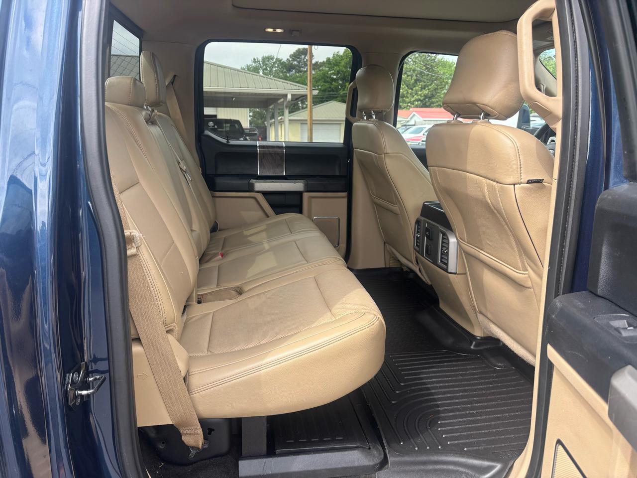 Ford Super Duty F-350 DRW Lariat 4WD Crew Cab 8' Box 2017