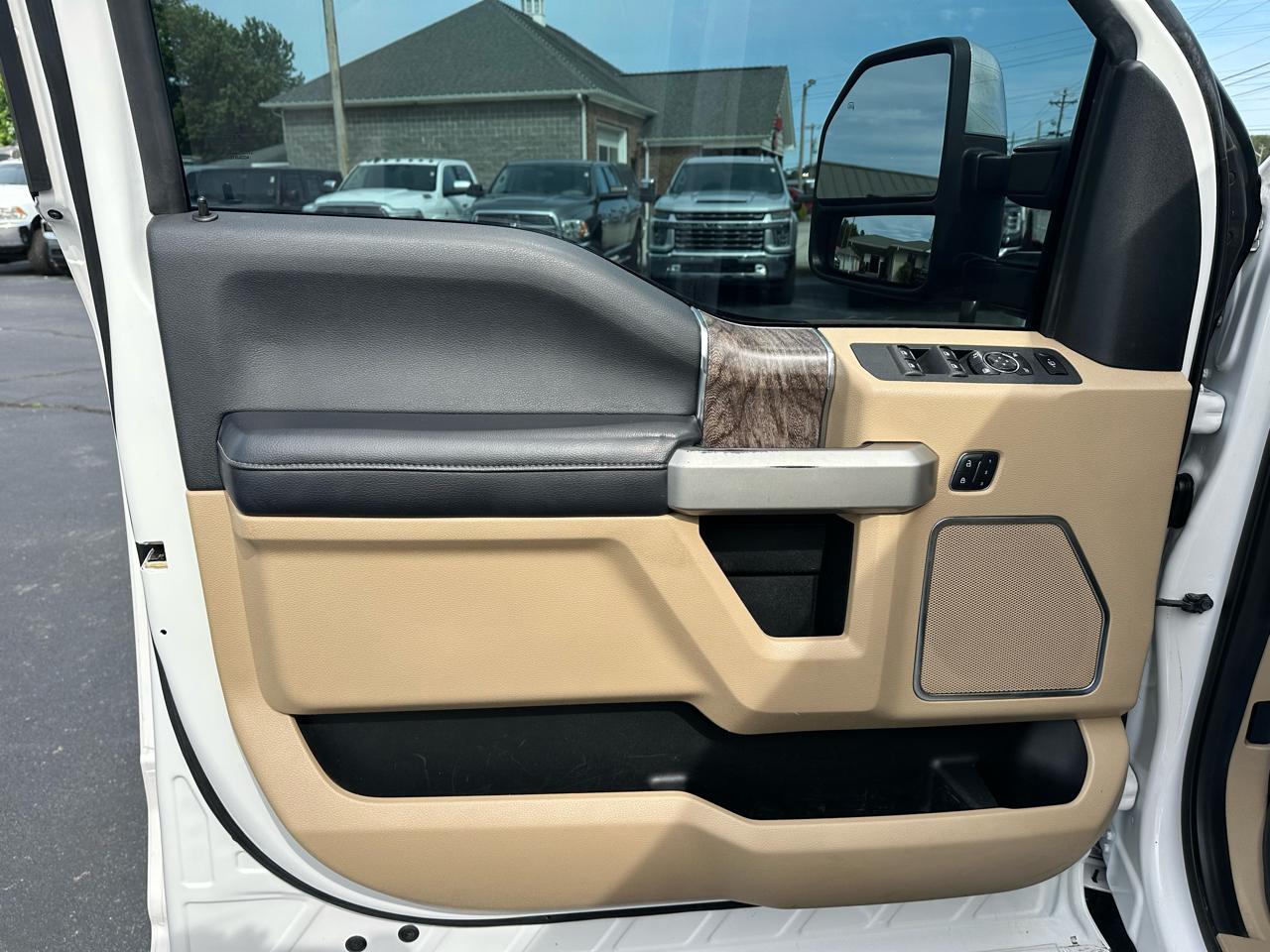 Ford Super Duty F-250 SRW Lariat 4WD Crew Cab 6.75' Box 2017