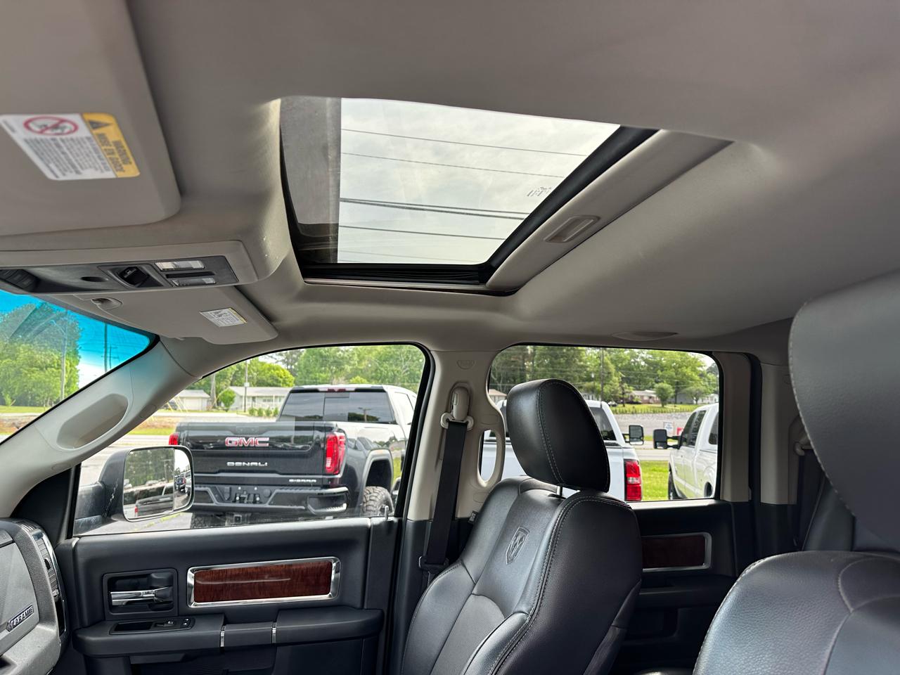 RAM 3500 4WD Mega Cab 160.5" Laramie 2012