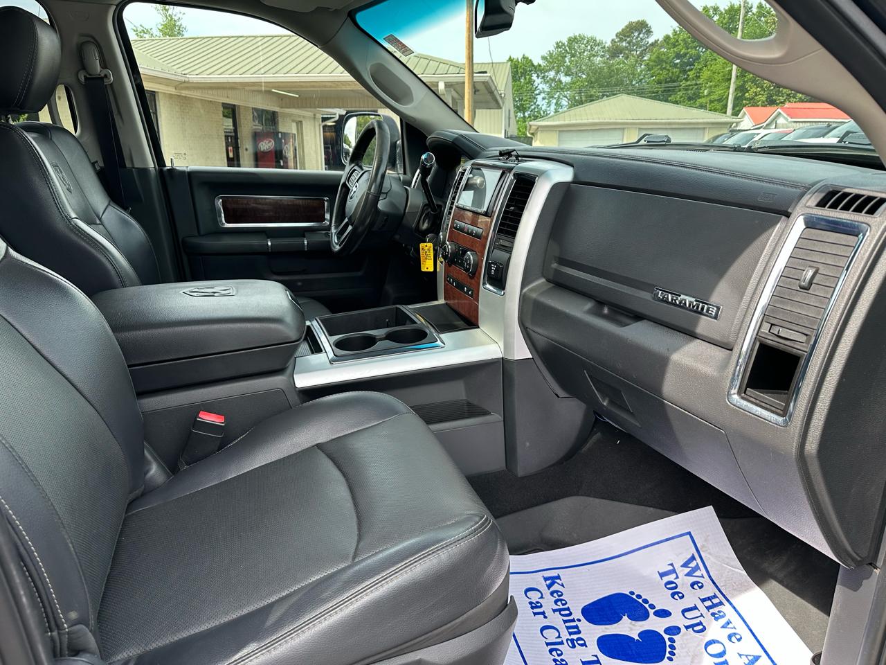 RAM 3500 4WD Mega Cab 160.5" Laramie 2012