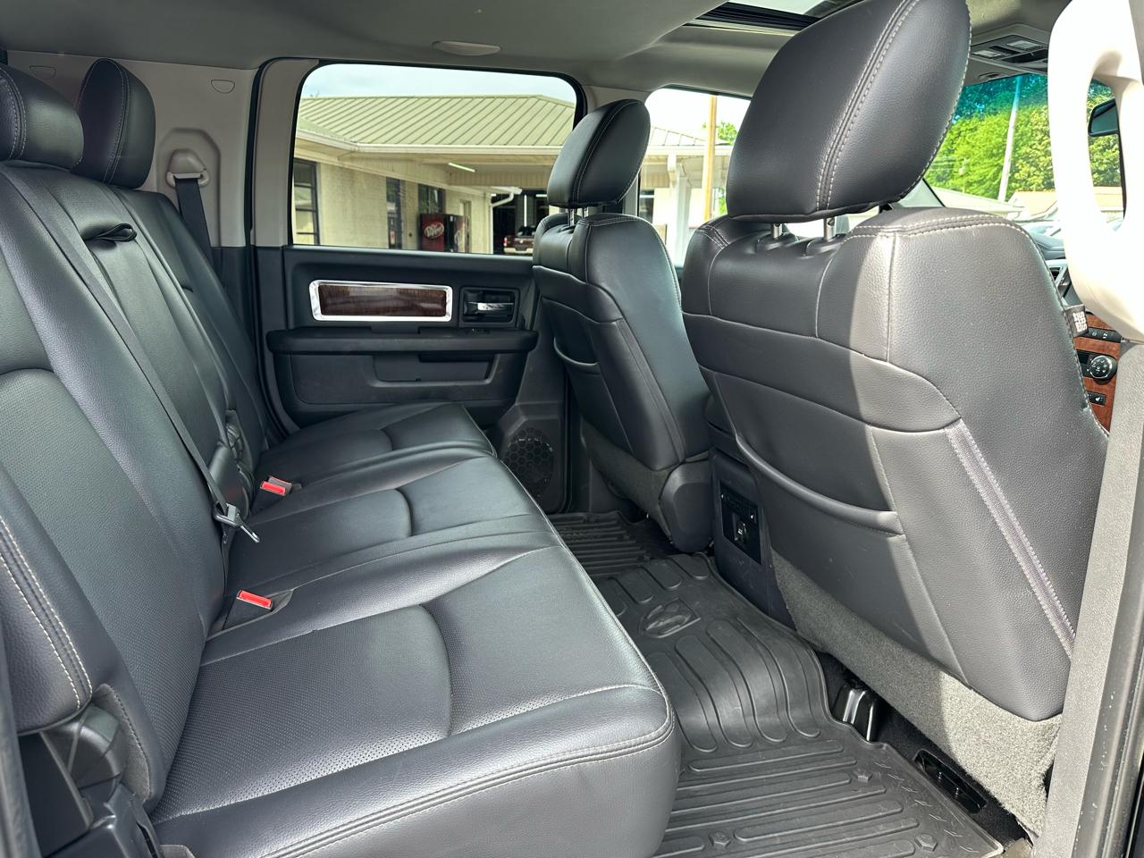 RAM 3500 4WD Mega Cab 160.5" Laramie 2012