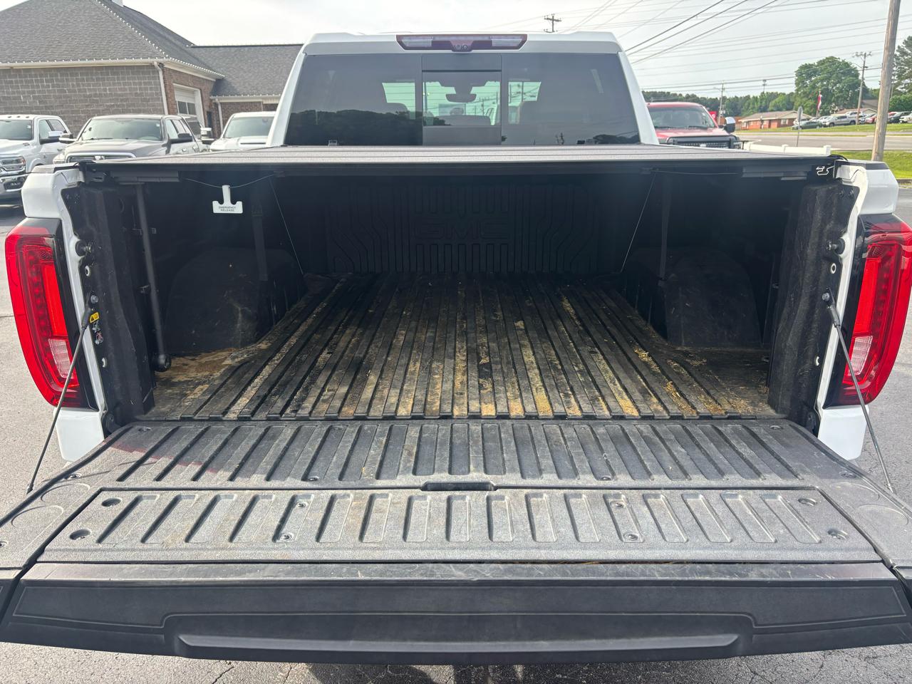 GMC Sierra 1500 4WD Crew Cab 147" AT4 2021