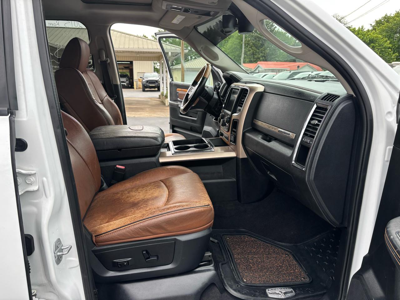 RAM 2500 4WD Mega Cab 160.5" Longhorn 2015