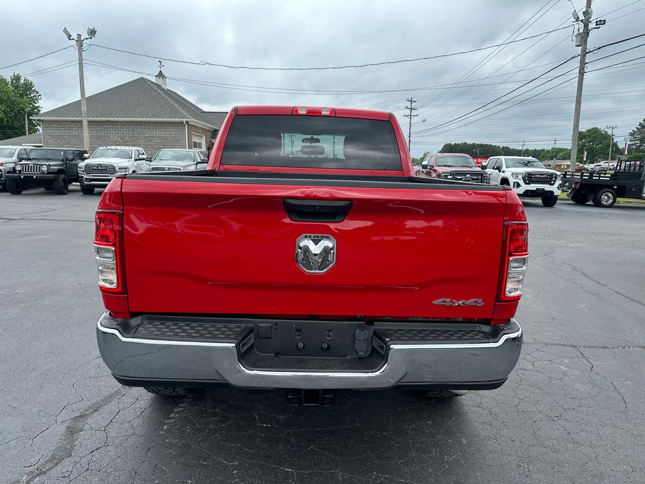 RAM 2500 Tradesman 4x4 Crew Cab 6'4" Box 2022
