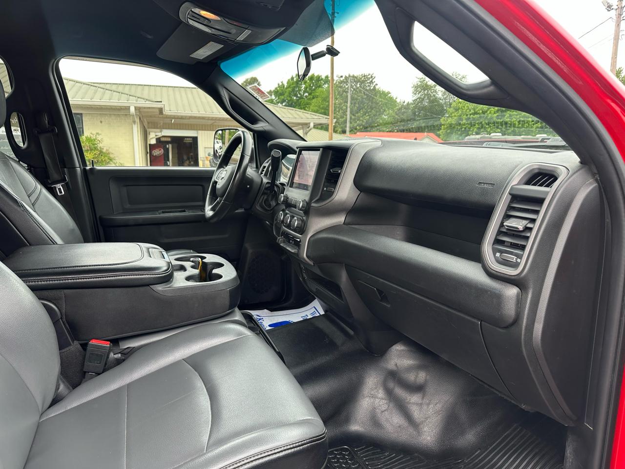 RAM 2500 Tradesman 4x4 Crew Cab 6'4" Box 2022
