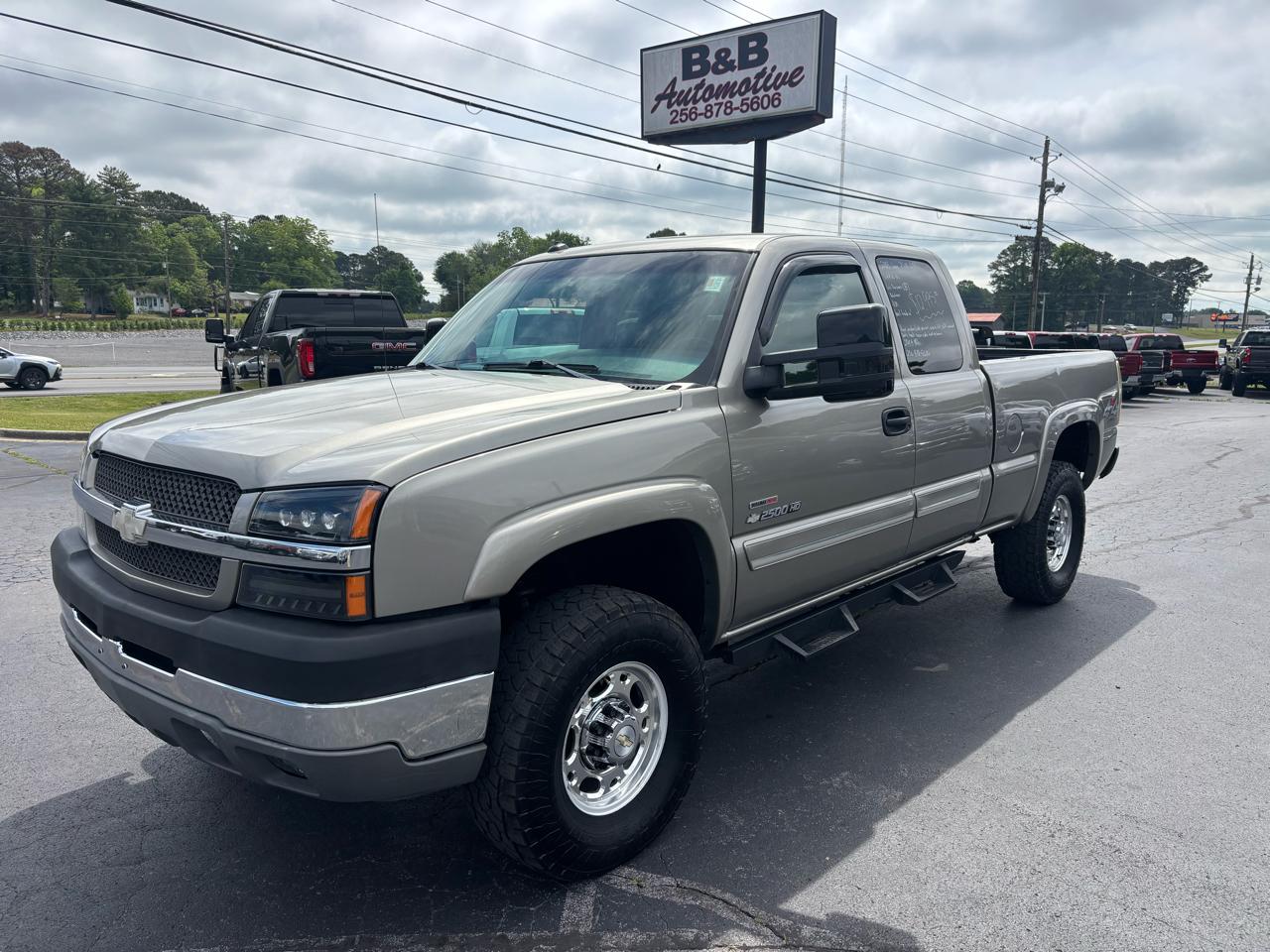 Chevrolet Silverado 2500HD Ext Cab 143.5" WB 4WD LS 2003