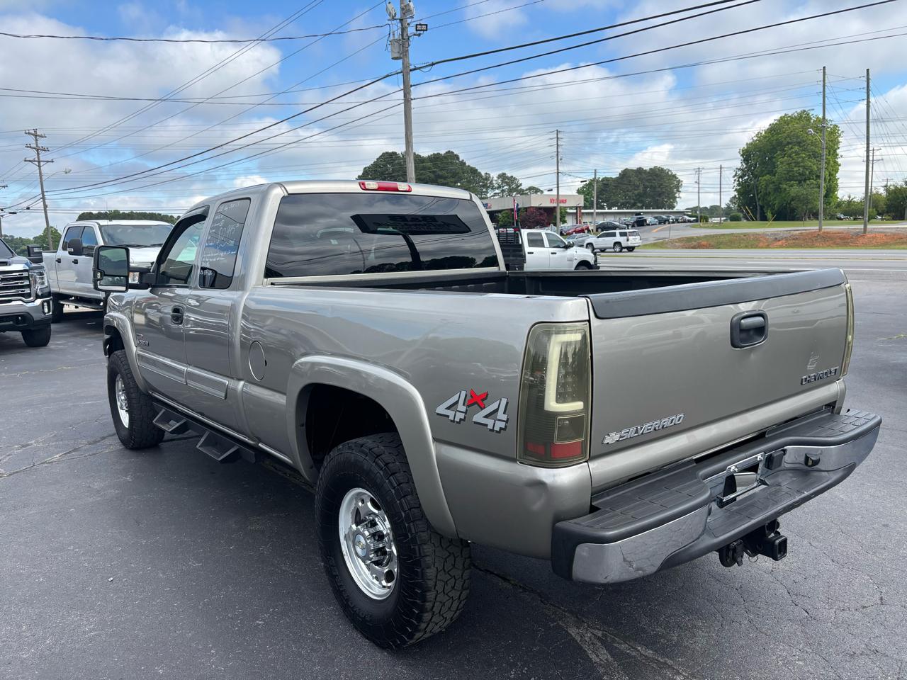 Chevrolet Silverado 2500HD Ext Cab 143.5" WB 4WD LS 2003