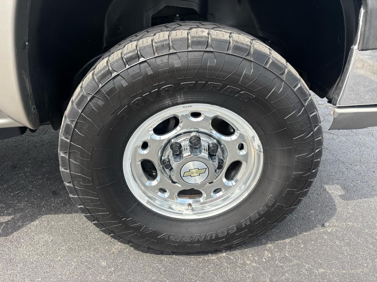 Chevrolet Silverado 2500HD Ext Cab 143.5" WB 4WD LS 2003