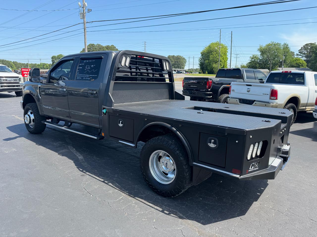 Ford Super Duty F-350 DRW Lariat 4WD Crew Cab 8' Box 2017