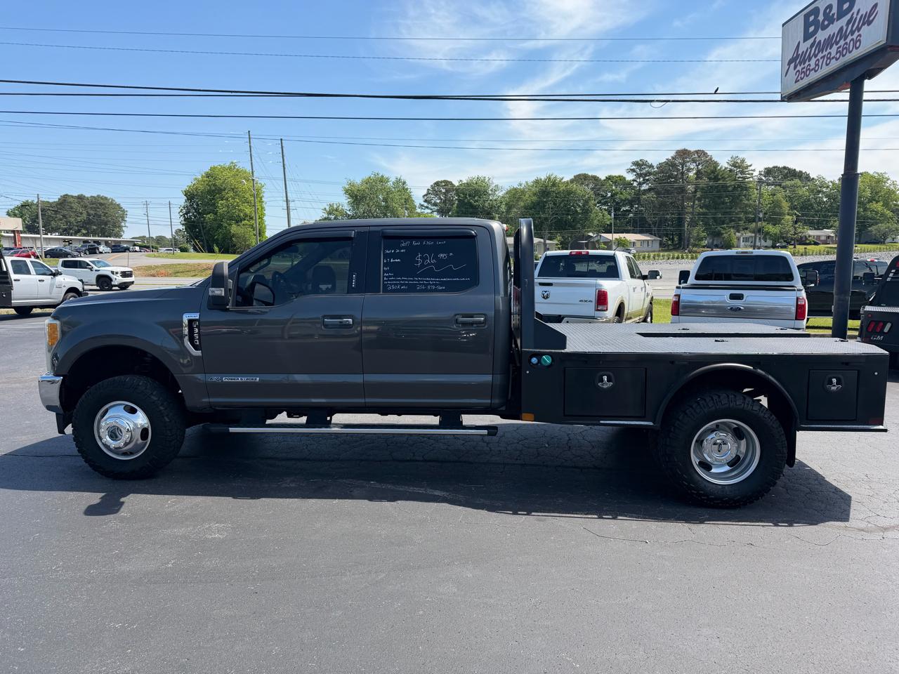 Ford Super Duty F-350 DRW Lariat 4WD Crew Cab 8' Box 2017