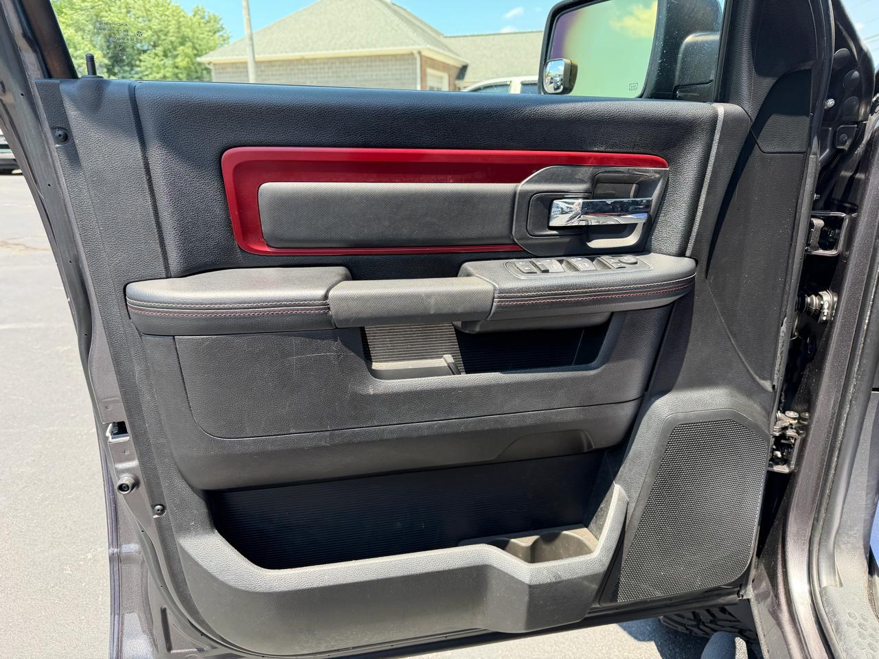 RAM 1500 4WD Crew Cab 140.5" Rebel 2015