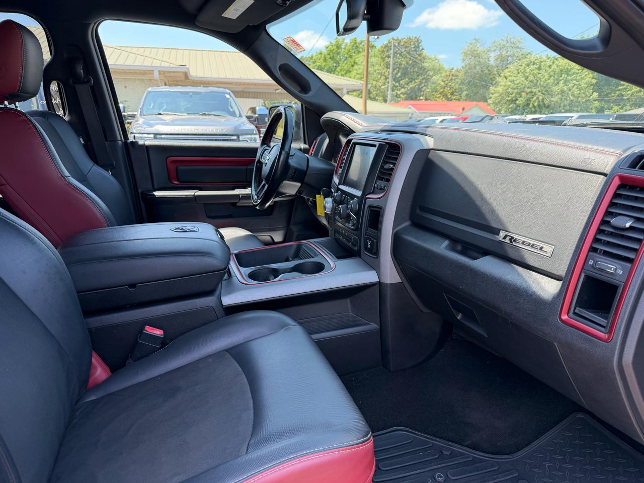 RAM 1500 4WD Crew Cab 140.5" Rebel 2015