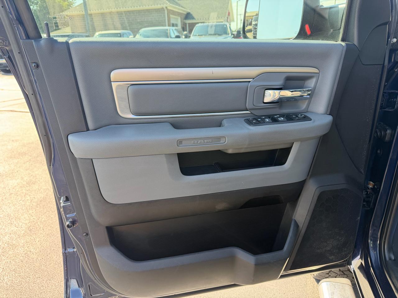 RAM 2500 Big Horn 4x4 Mega Cab 6'4" Box 2017