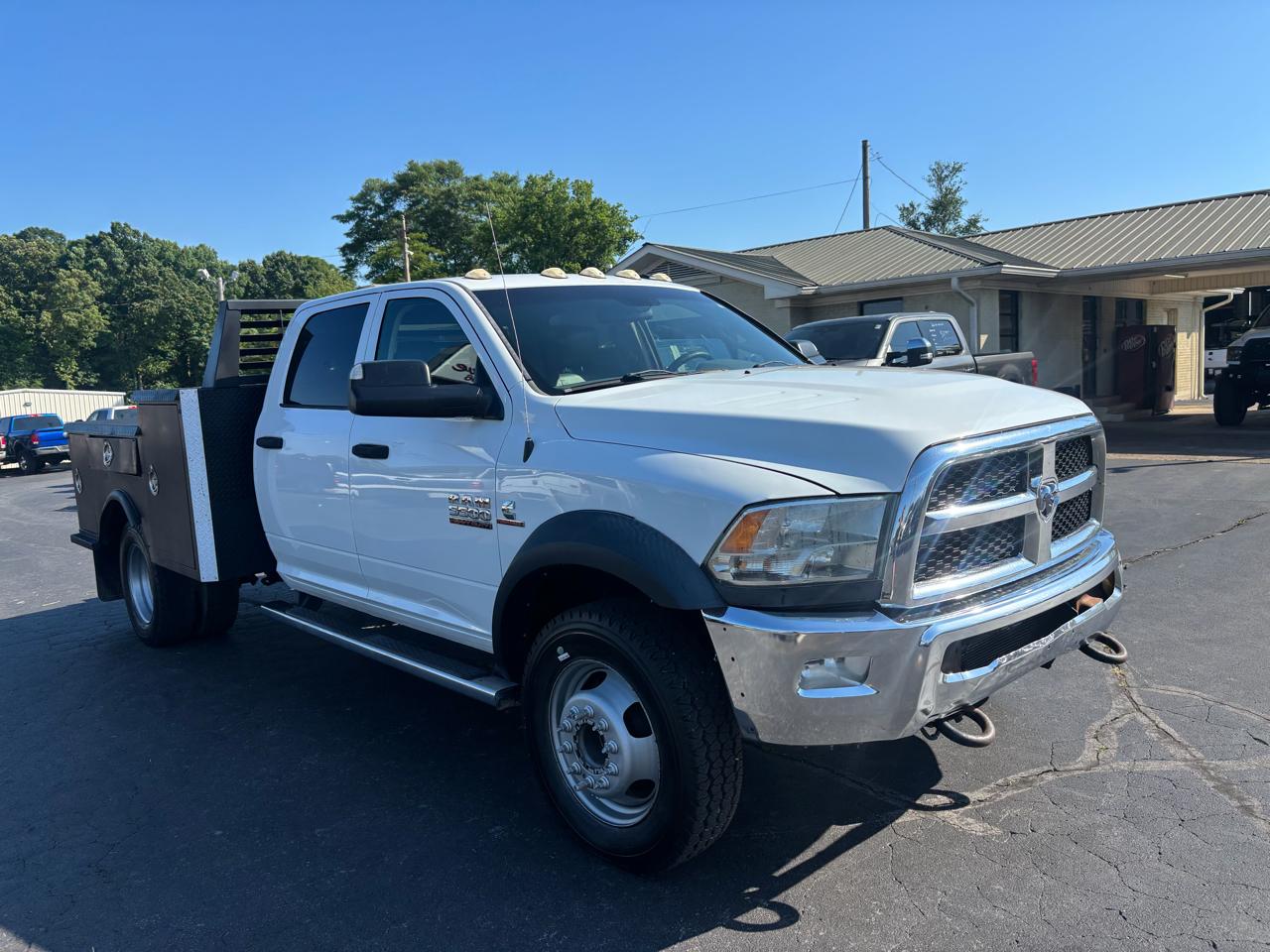 RAM 5500 4WD Crew Cab 173" WB 60" CA Tradesman 2015