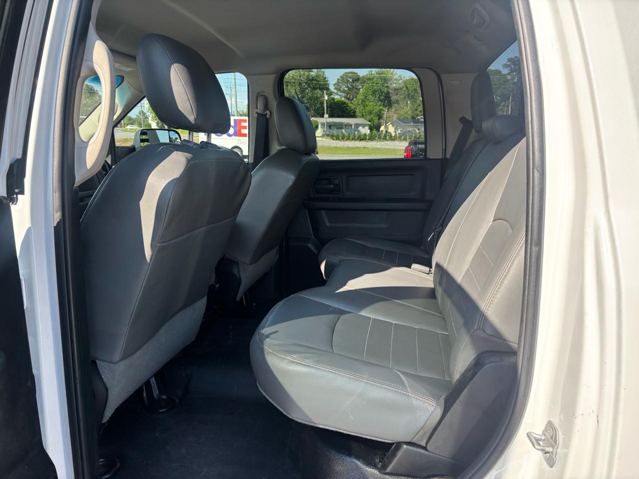 RAM 5500 4WD Crew Cab 173" WB 60" CA Tradesman 2015