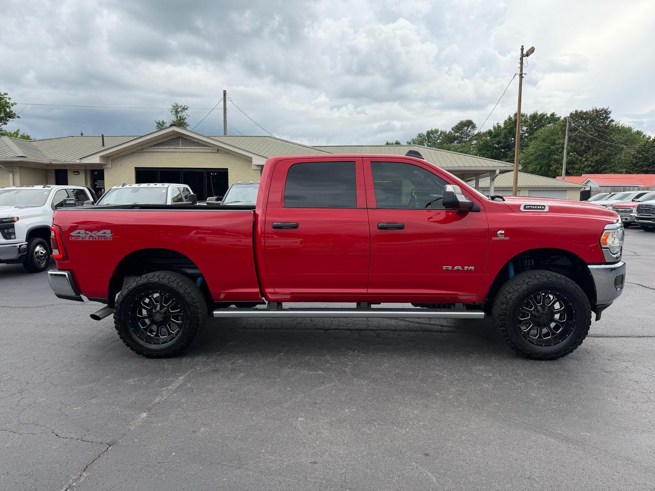 RAM 2500 Tradesman 4x4 Crew Cab 6'4" Box 2021