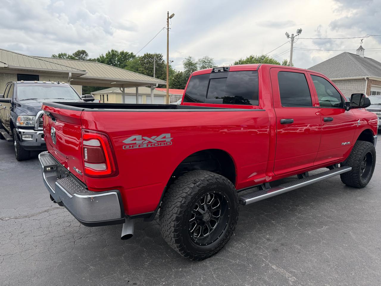 RAM 2500 Tradesman 4x4 Crew Cab 6'4" Box 2021