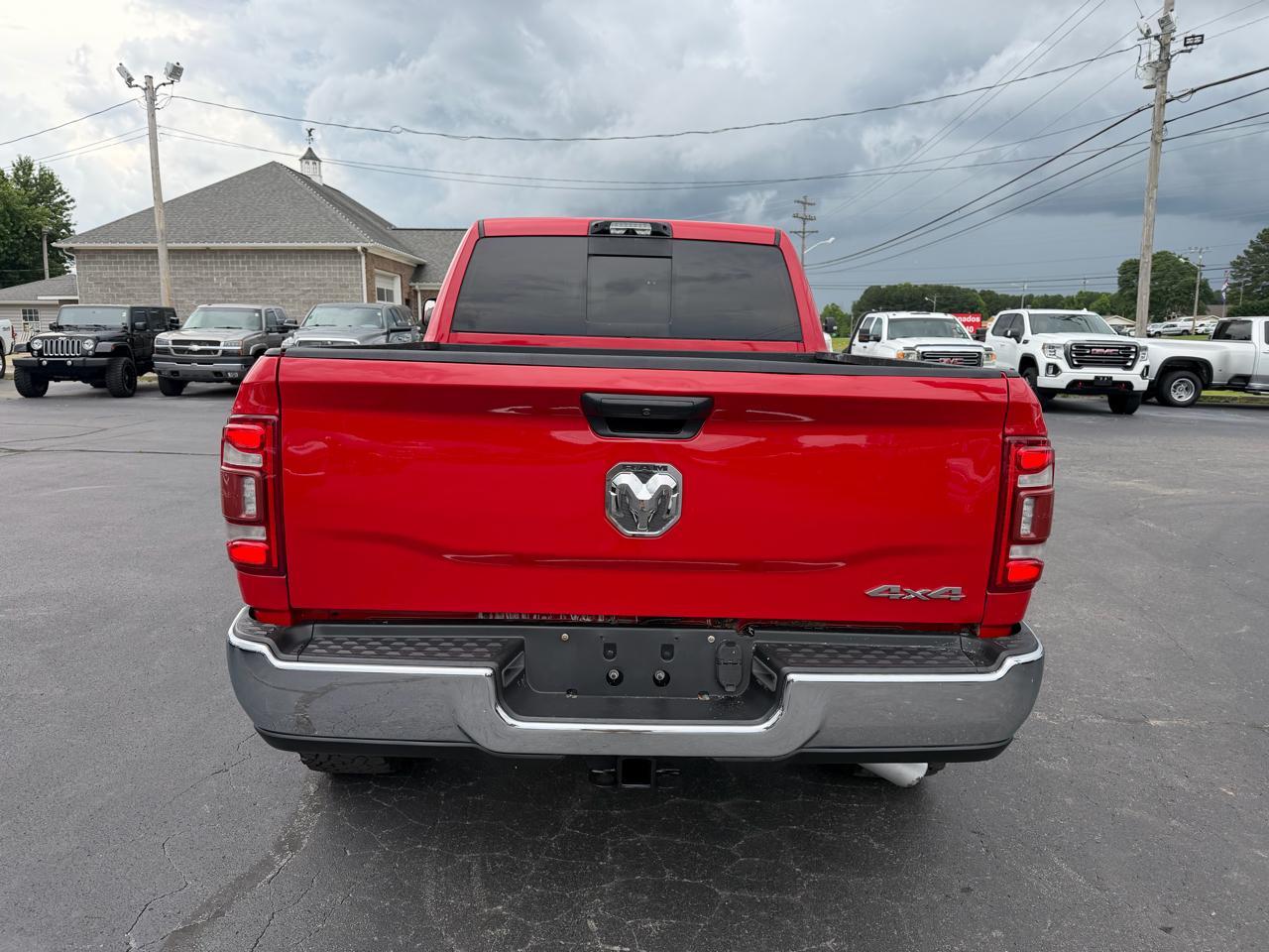 RAM 2500 Tradesman 4x4 Crew Cab 6'4" Box 2021