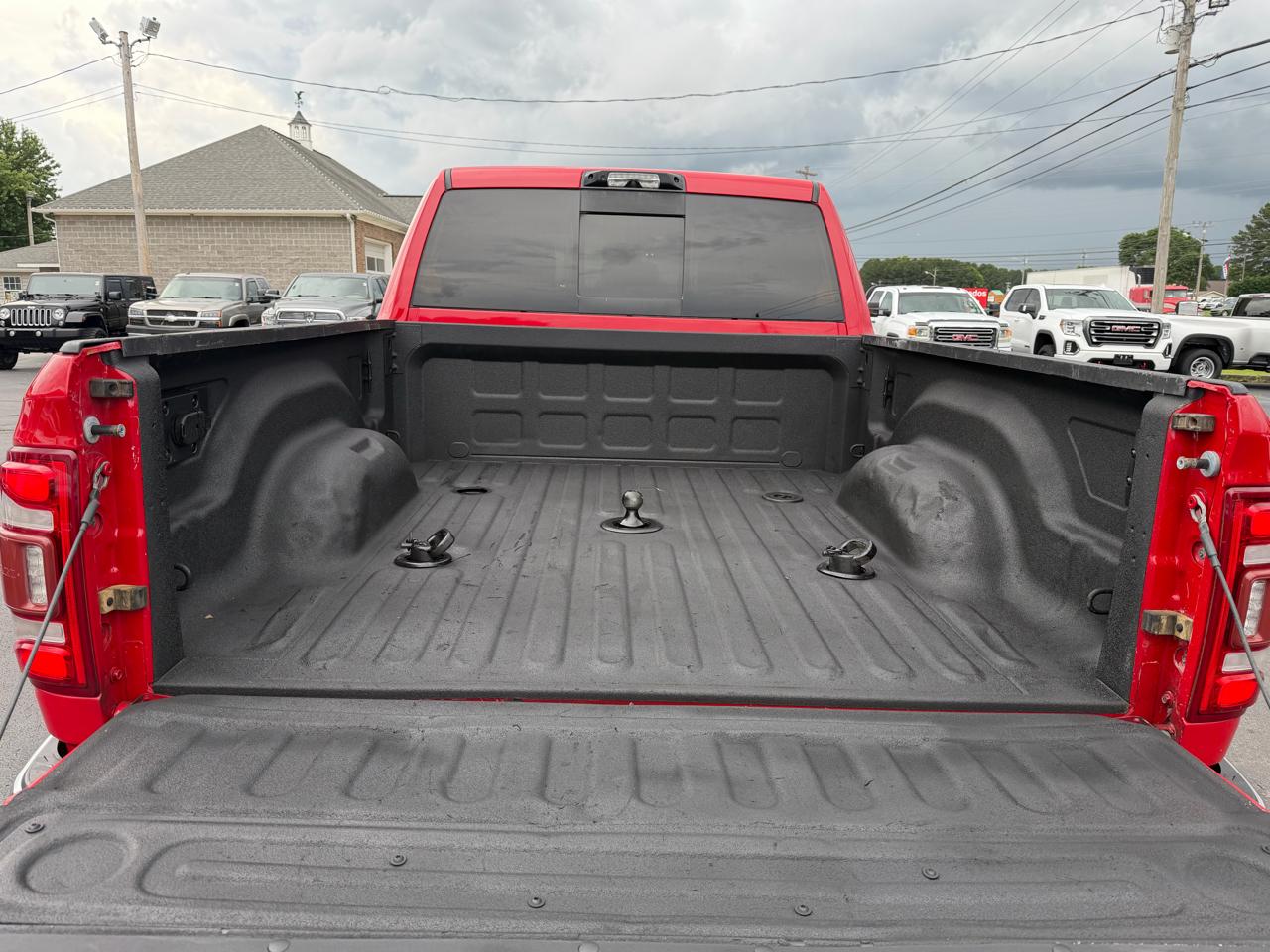RAM 2500 Tradesman 4x4 Crew Cab 6'4" Box 2021