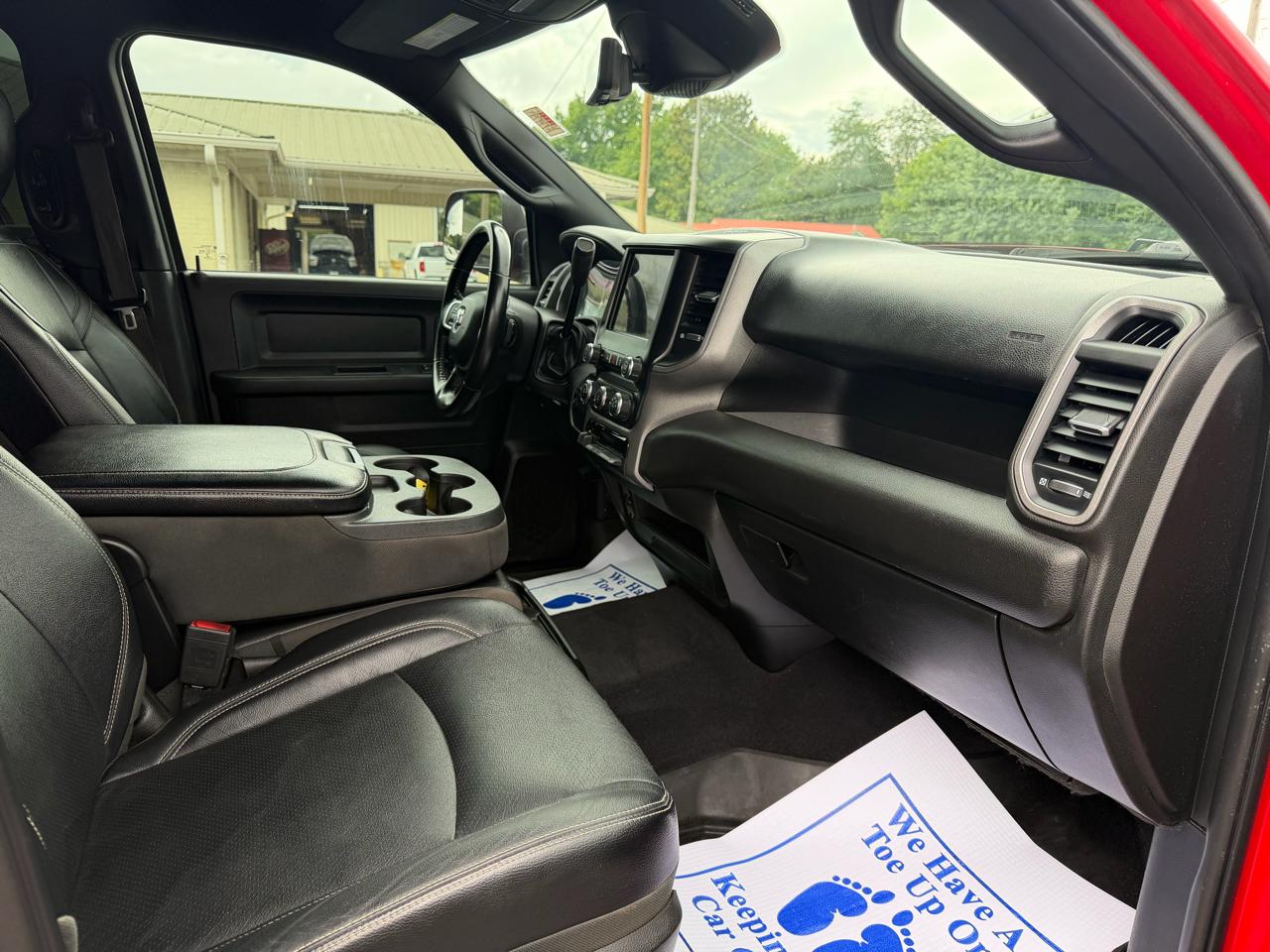 RAM 2500 Tradesman 4x4 Crew Cab 6'4" Box 2021