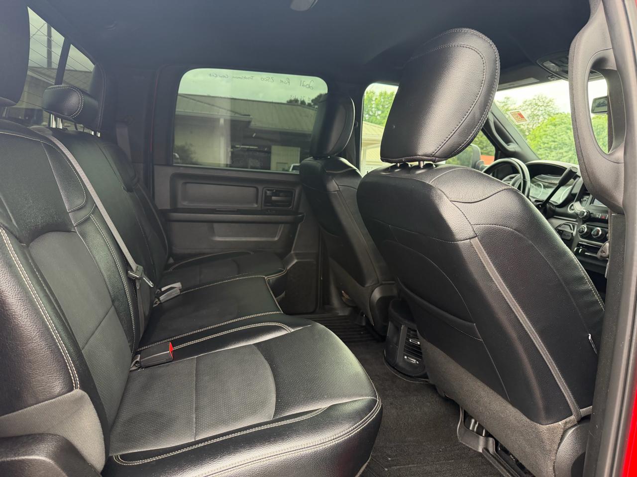RAM 2500 Tradesman 4x4 Crew Cab 6'4" Box 2021