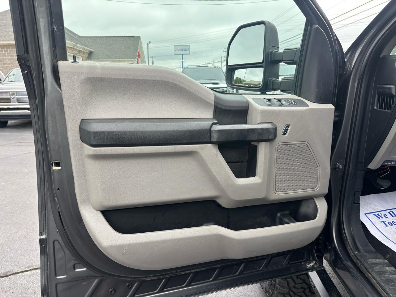 Ford Super Duty F-250 SRW XLT 4WD Crew Cab 6.75' Box 2017