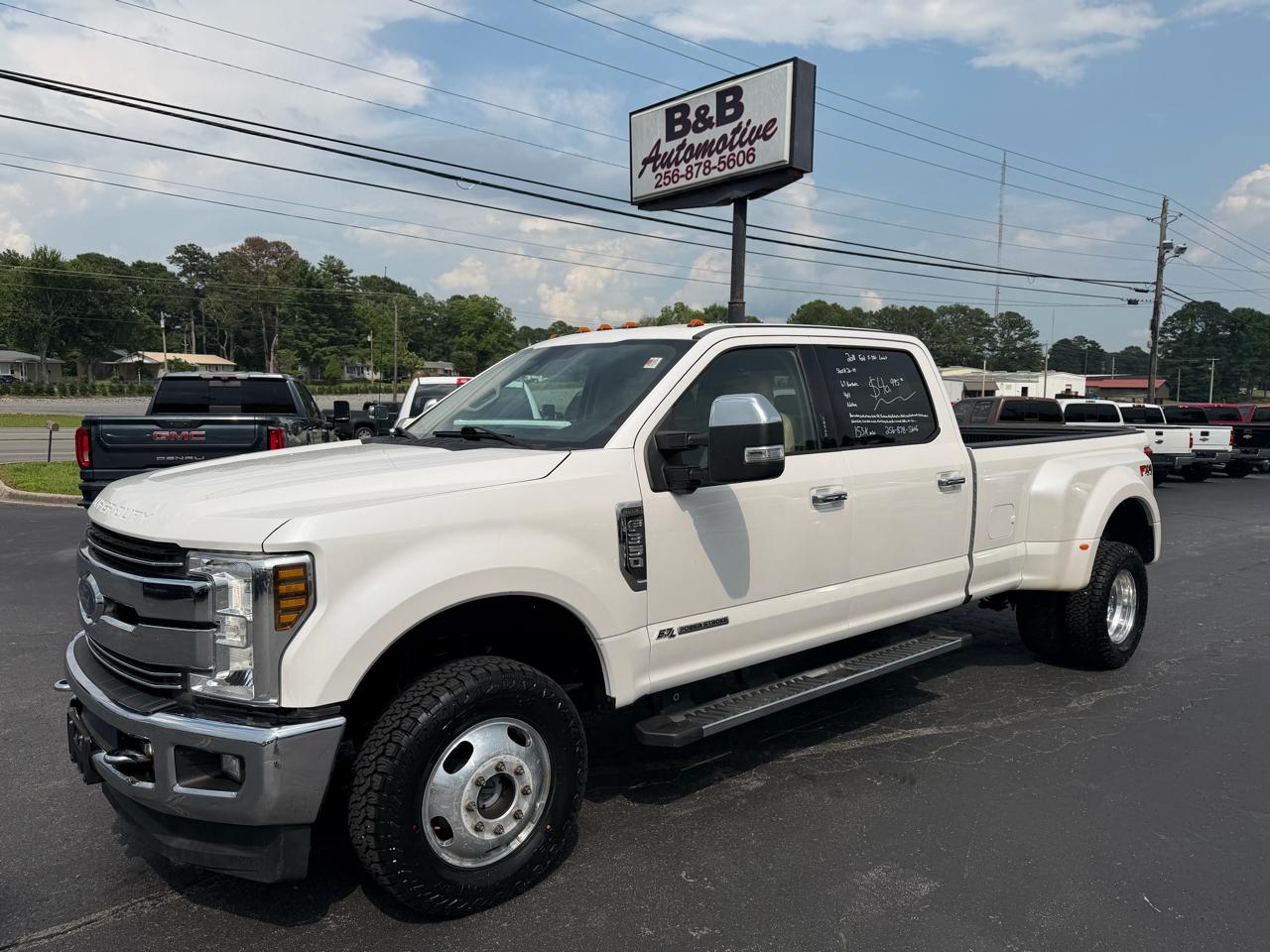 Ford Super Duty F-350 DRW Lariat 4WD Crew Cab 8' Box 2018