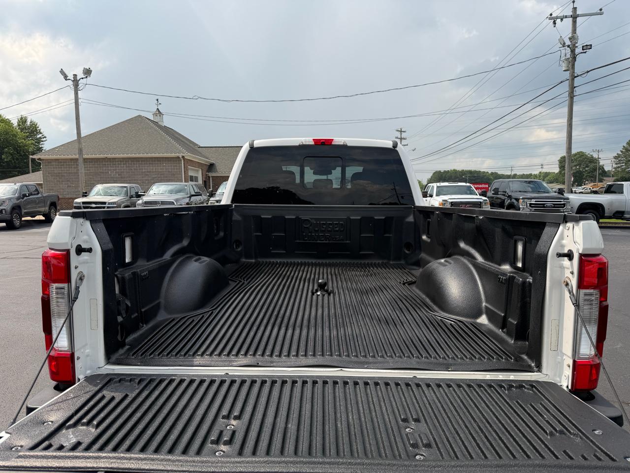 Ford Super Duty F-350 DRW Lariat 4WD Crew Cab 8' Box 2018