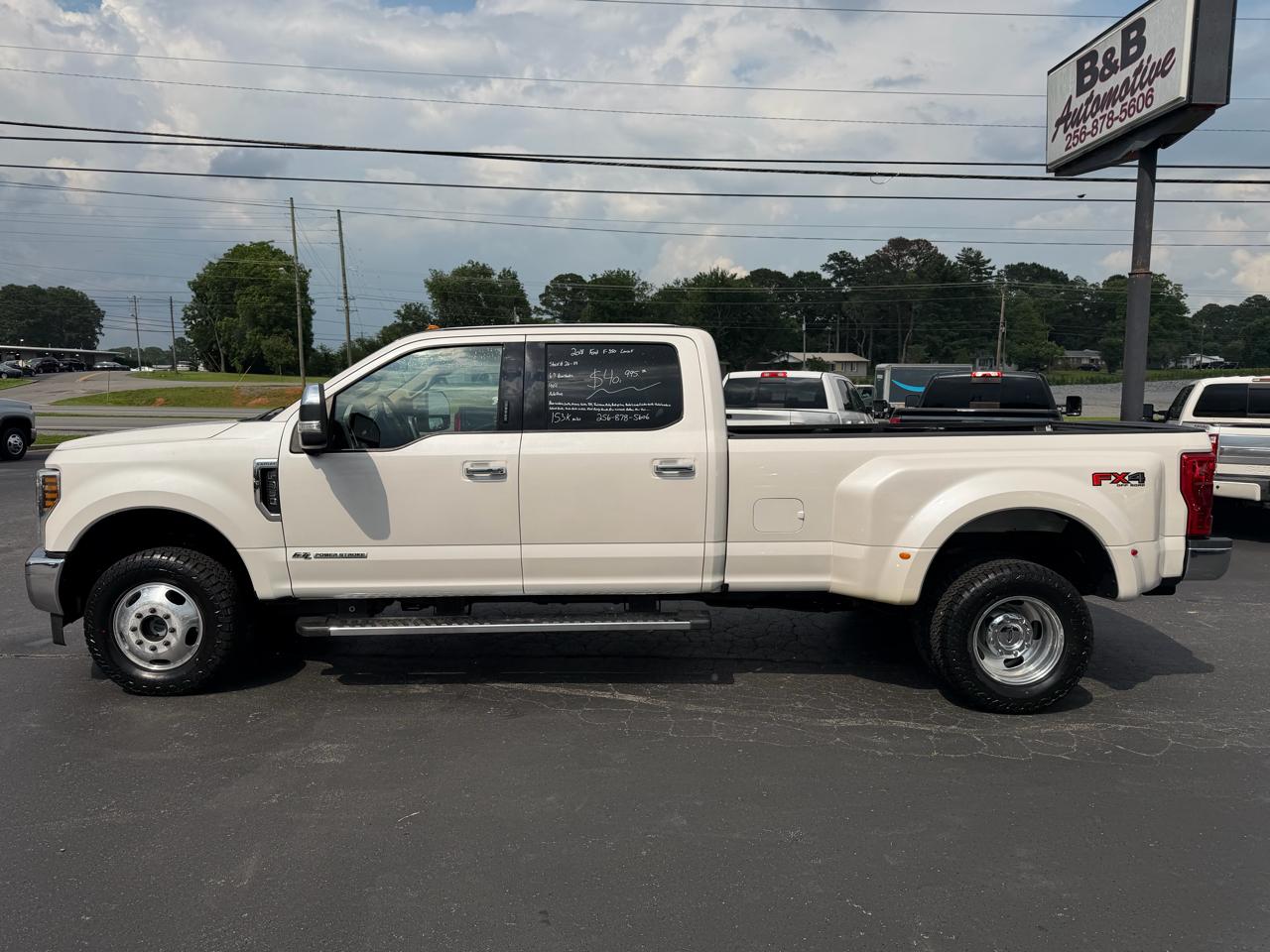 Ford Super Duty F-350 DRW Lariat 4WD Crew Cab 8' Box 2018