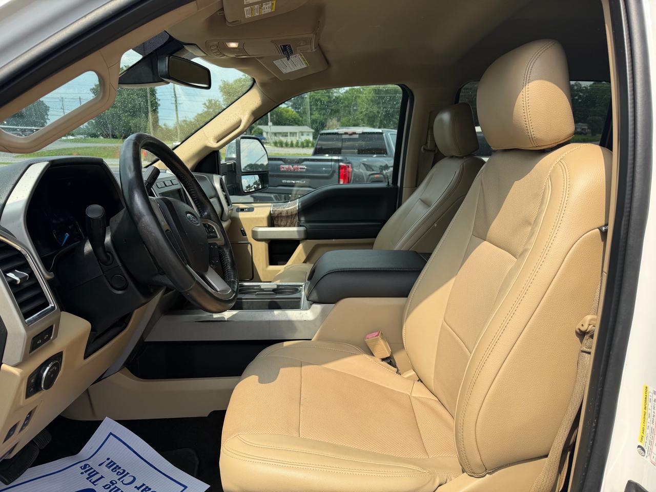 Ford Super Duty F-350 DRW Lariat 4WD Crew Cab 8' Box 2018