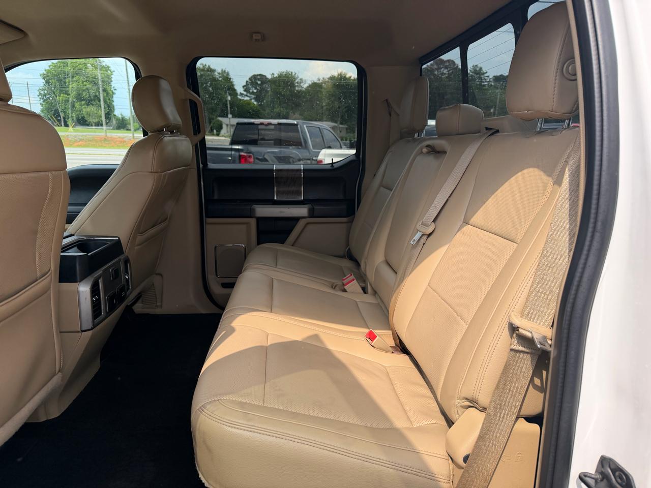 Ford Super Duty F-350 DRW Lariat 4WD Crew Cab 8' Box 2018