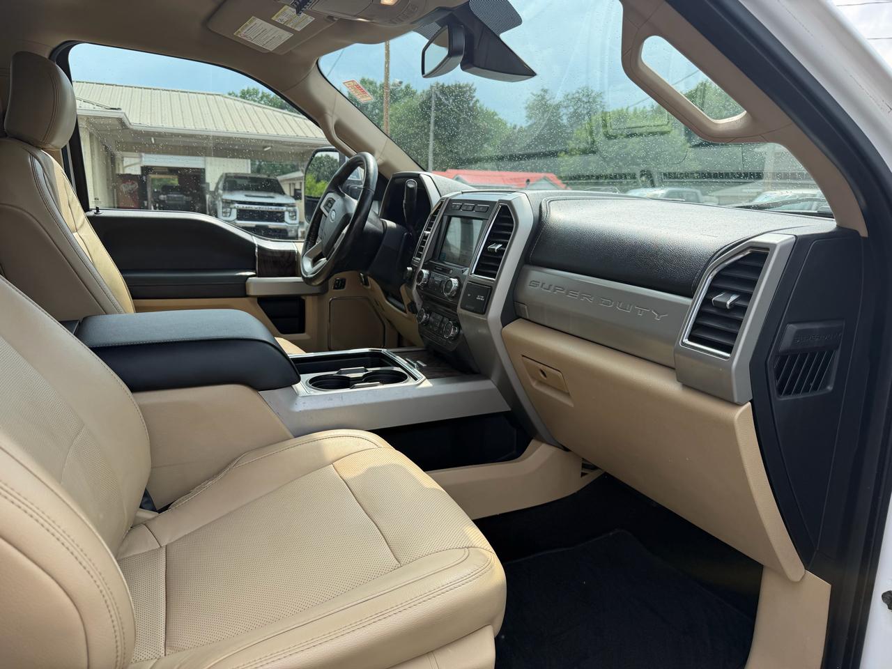 Ford Super Duty F-350 DRW Lariat 4WD Crew Cab 8' Box 2018
