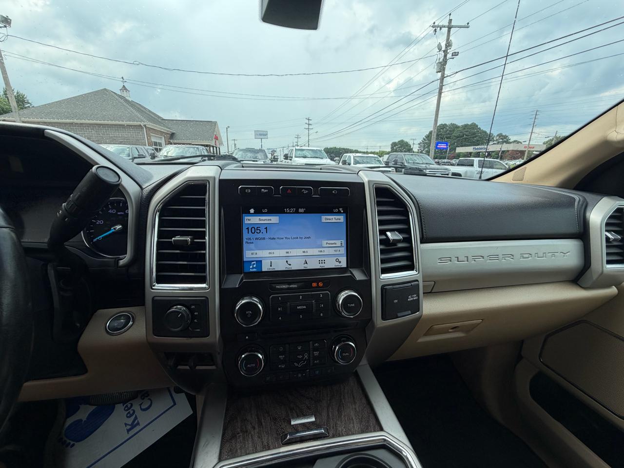 Ford Super Duty F-350 DRW Lariat 4WD Crew Cab 8' Box 2018