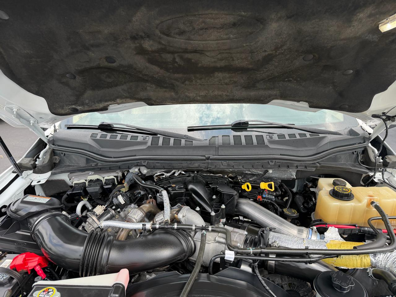 Ford Super Duty F-350 DRW Lariat 4WD Crew Cab 8' Box 2018