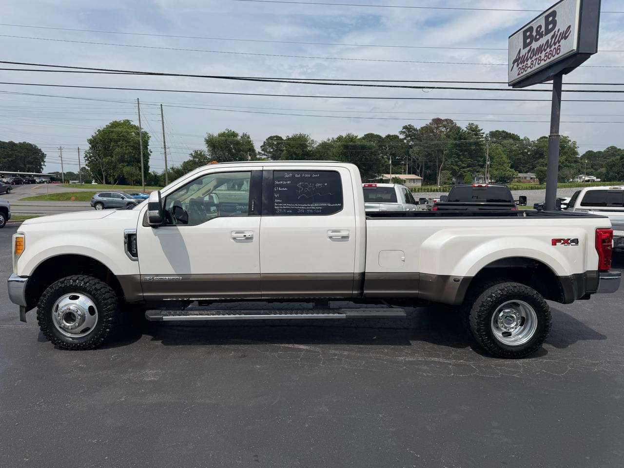 Ford Super Duty F-350 DRW Lariat 4WD Crew Cab 8' Box 2017