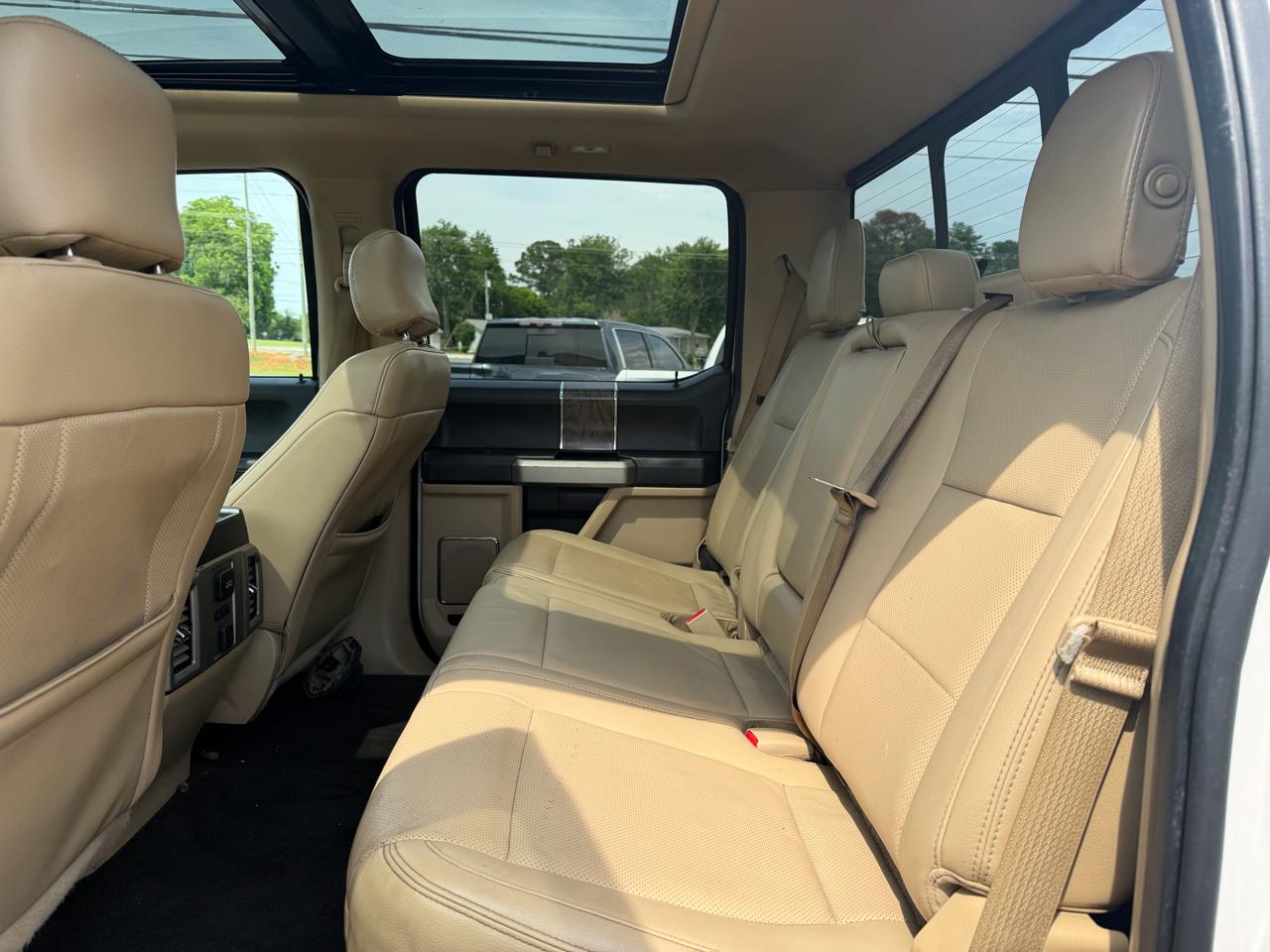Ford Super Duty F-350 DRW Lariat 4WD Crew Cab 8' Box 2017
