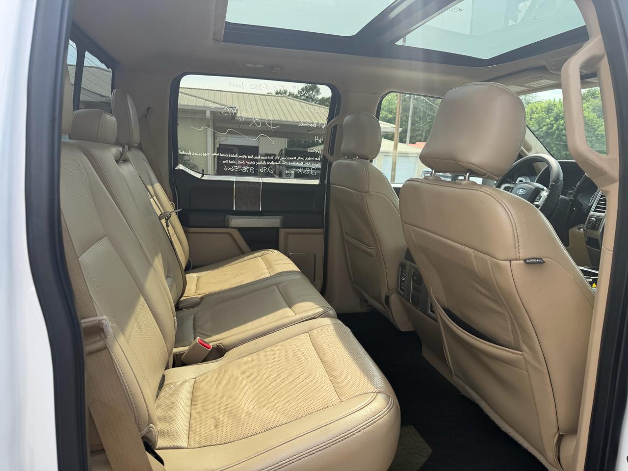 Ford Super Duty F-350 DRW Lariat 4WD Crew Cab 8' Box 2017