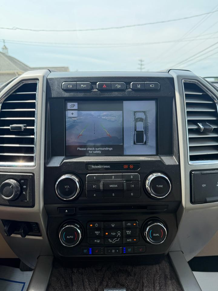Ford Super Duty F-350 DRW Lariat 4WD Crew Cab 8' Box 2017