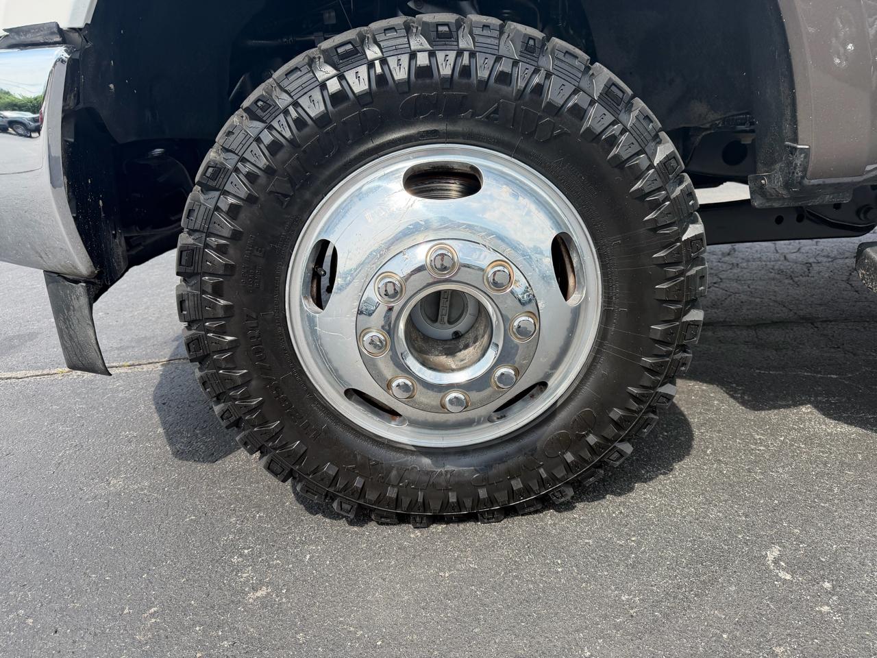 Ford Super Duty F-350 DRW Lariat 4WD Crew Cab 8' Box 2017