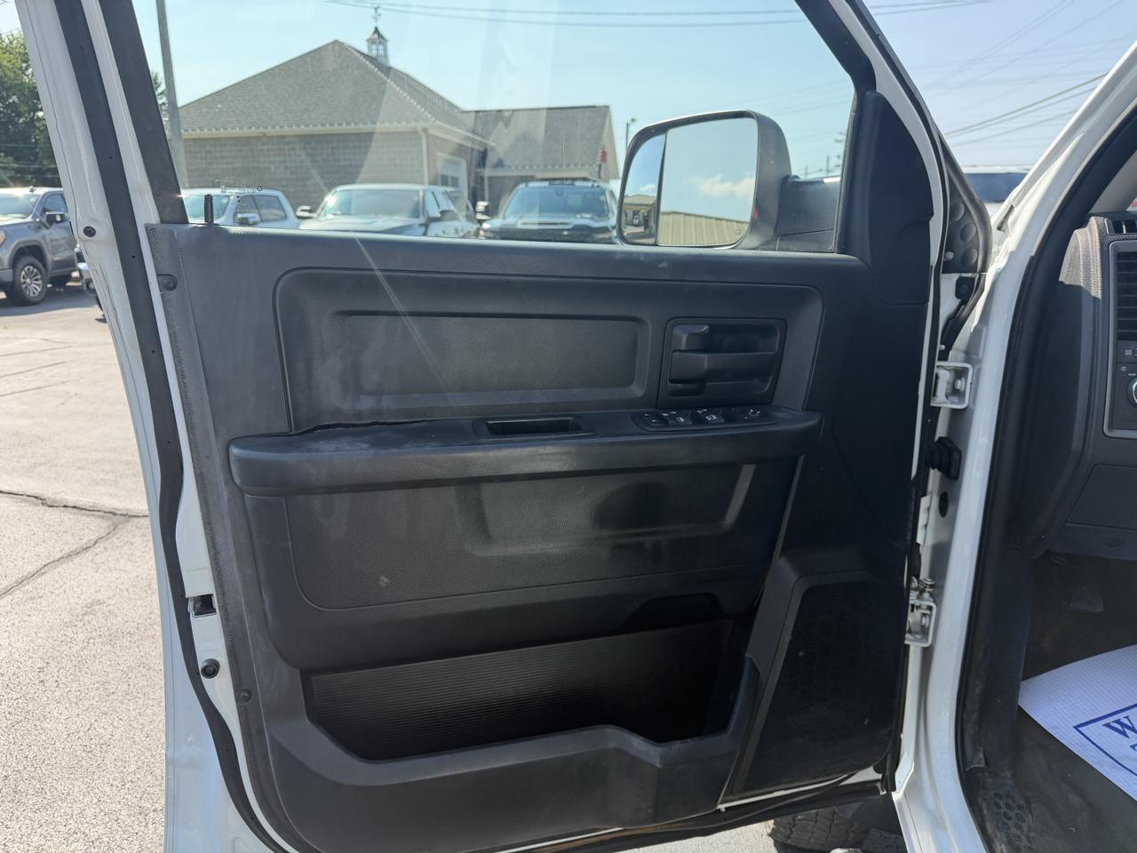 RAM 5500 4WD Crew Cab 173" WB 60" CA Tradesman 2014