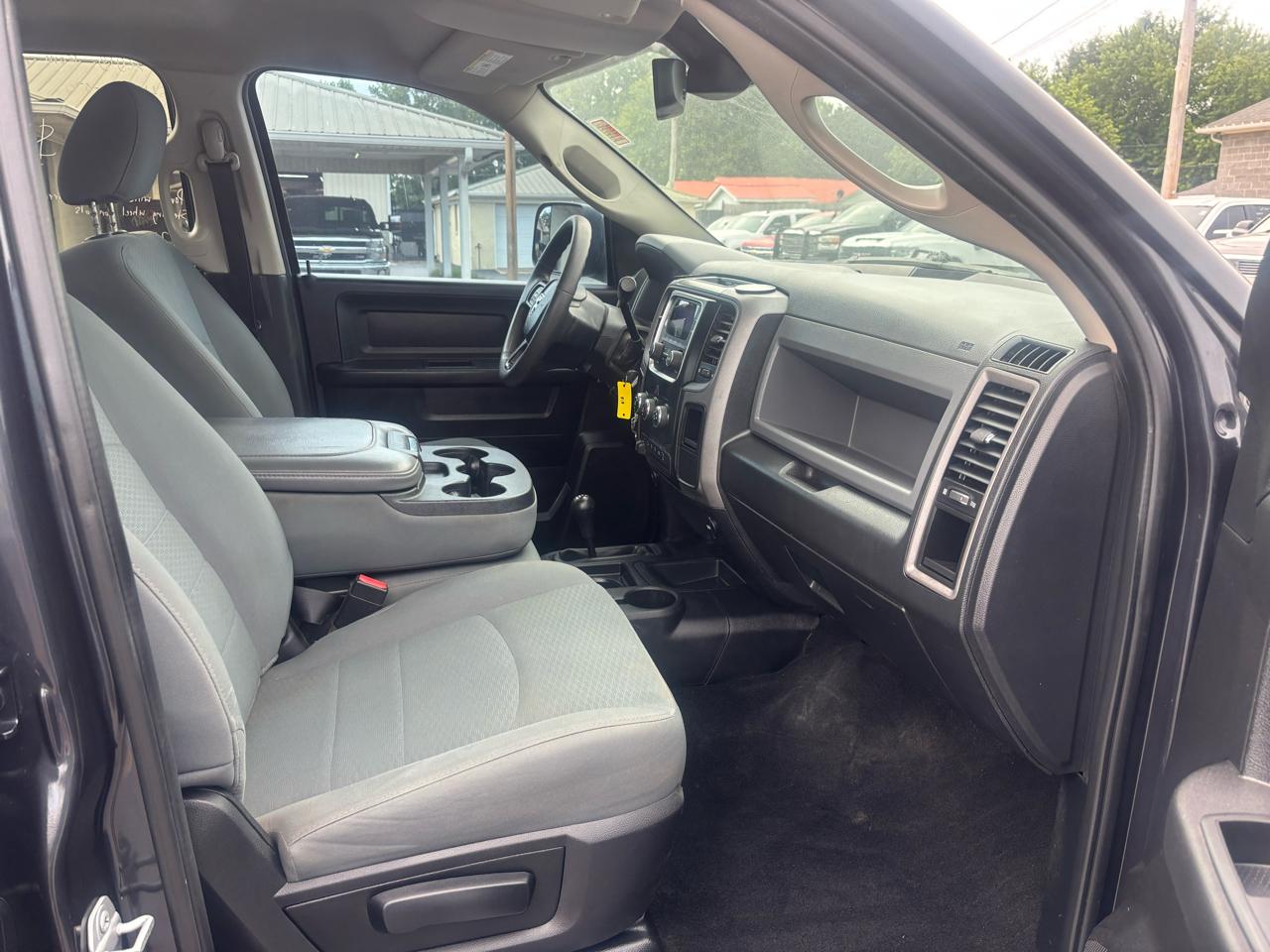 RAM 2500 Tradesman 4x4 Crew Cab 6'4" Box 2018