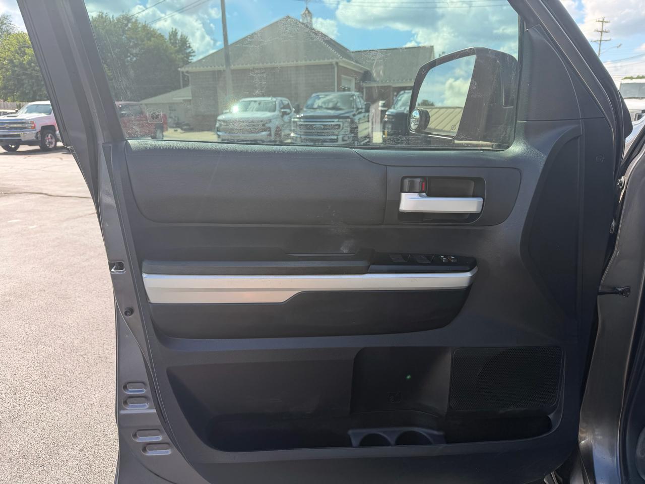 Toyota Tundra 4WD Truck CrewMax 5.7L FFV V8 6-Spd AT TRD Pro (Natl) 2015