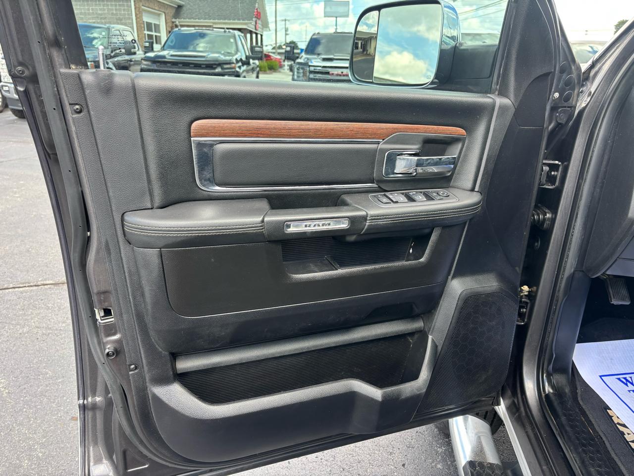 RAM 3500 Laramie 4x4 Crew Cab 8' Box 2018