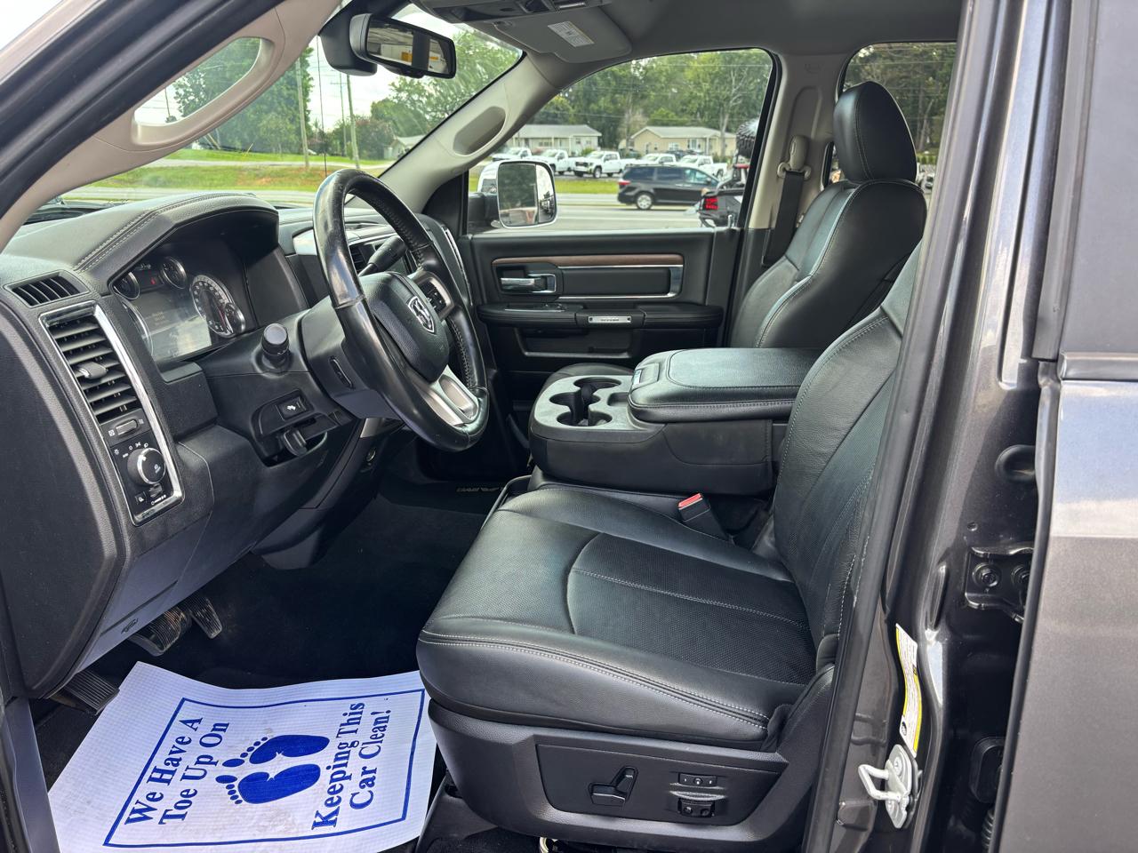 RAM 3500 Laramie 4x4 Crew Cab 8' Box 2018