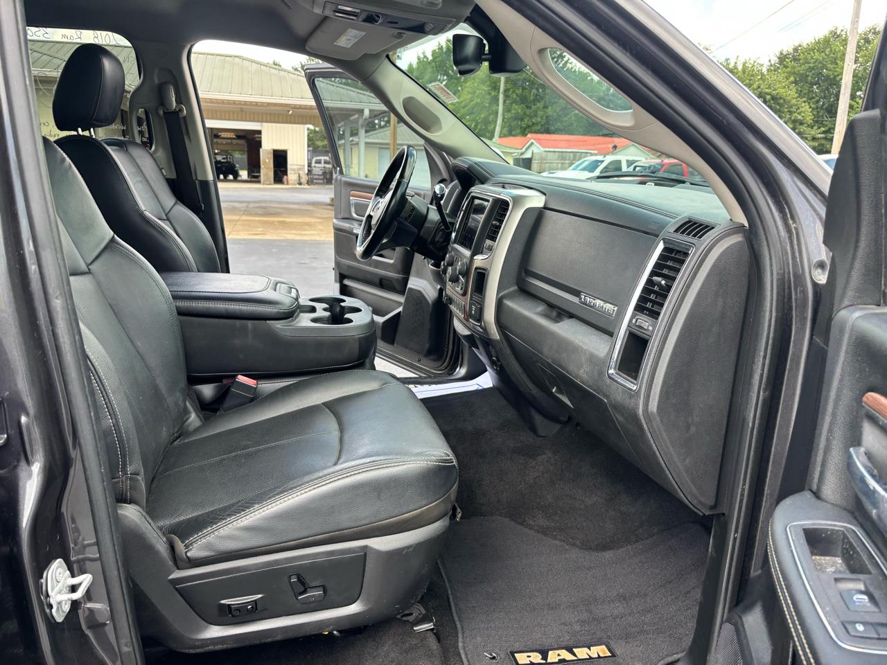 RAM 3500 Laramie 4x4 Crew Cab 8' Box 2018